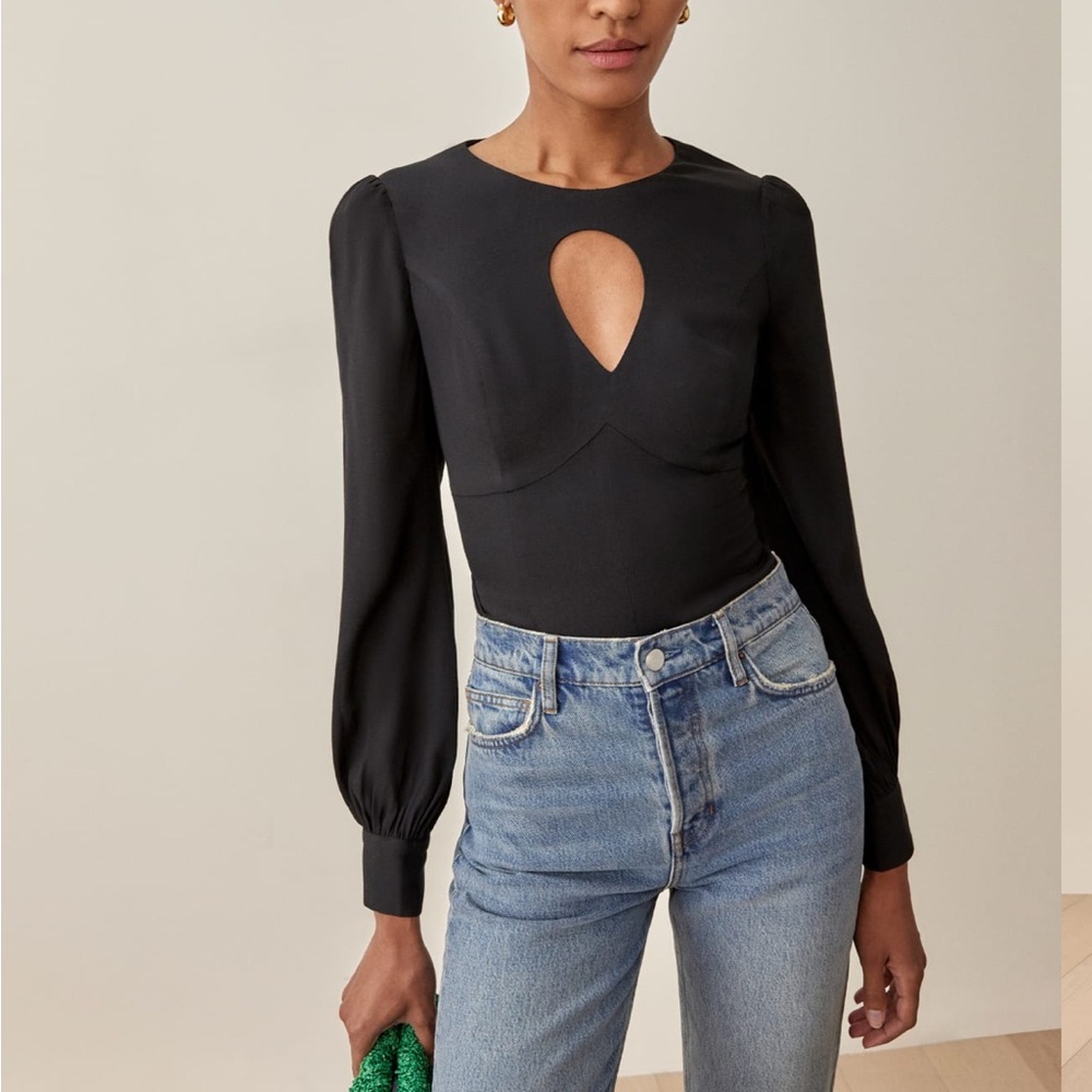 Reformation Allegre Top

Color: Black
Size: 2